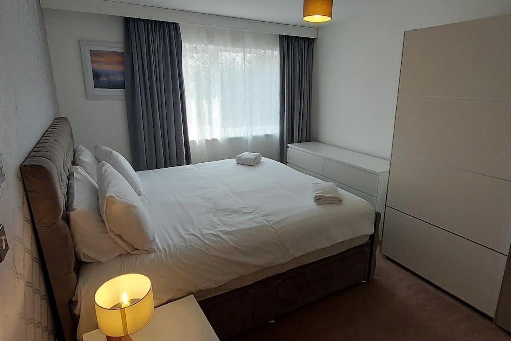 Apartamento Modern Near Etihad, Coop Live