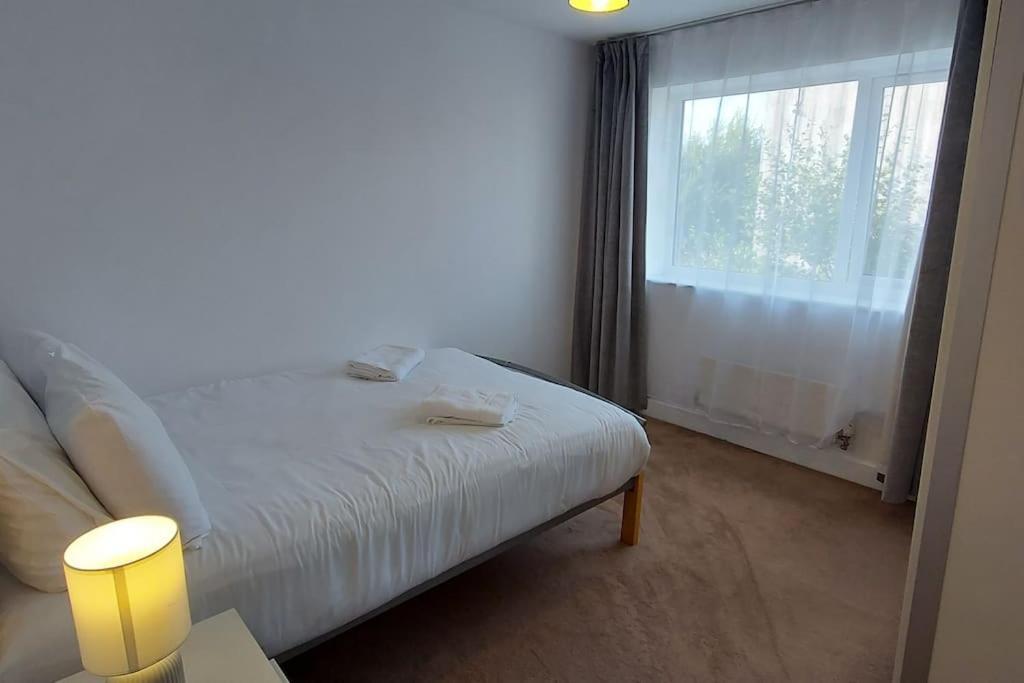 Apartamento Modern Near Etihad, Coop Live *