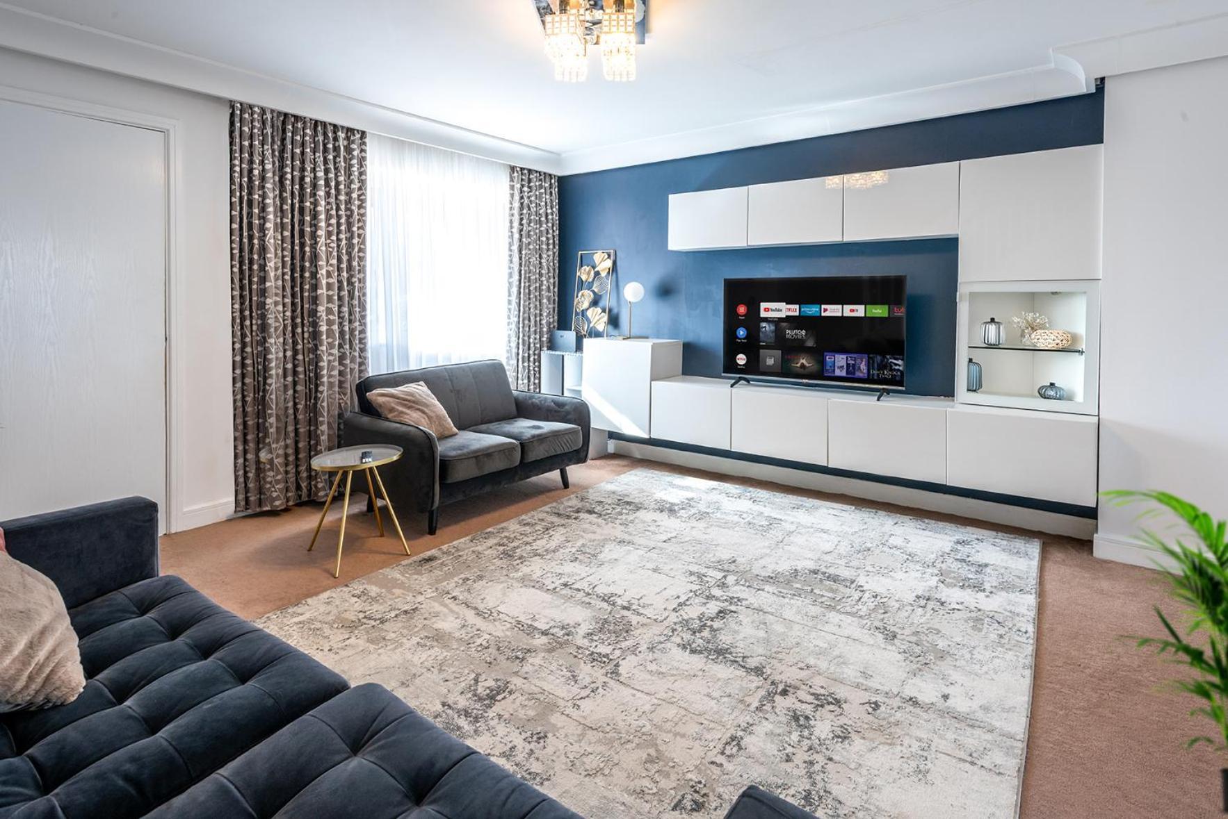 Apartamento Modern Near Etihad, Coop Live *